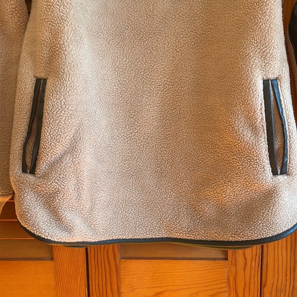 Asymmetrical Fleece - Picture 5 of 5